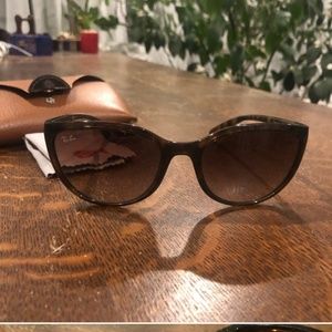 Excellent Condition Ray-Ban Cateye Sunglasses